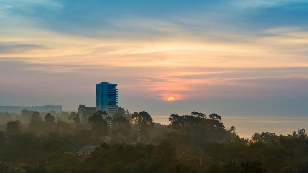 The Oriental Beach Resort Rayong Buitenkant foto